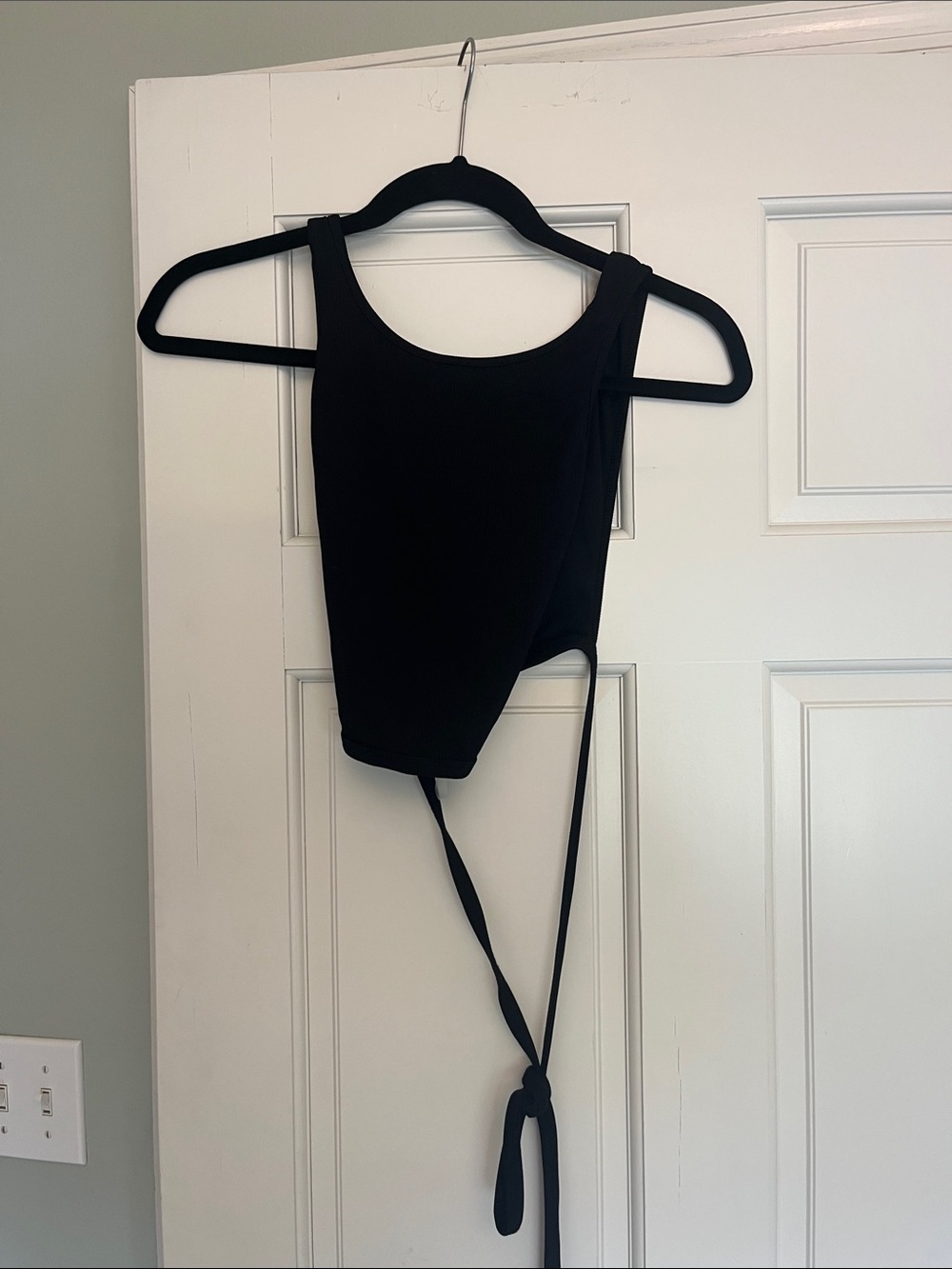 Black Women’s Tie-Back Crop Tank Top